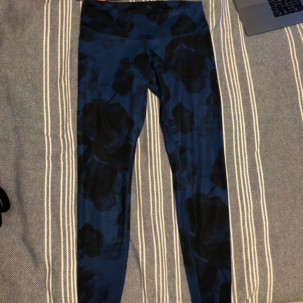 Lululemon black and blue leggings